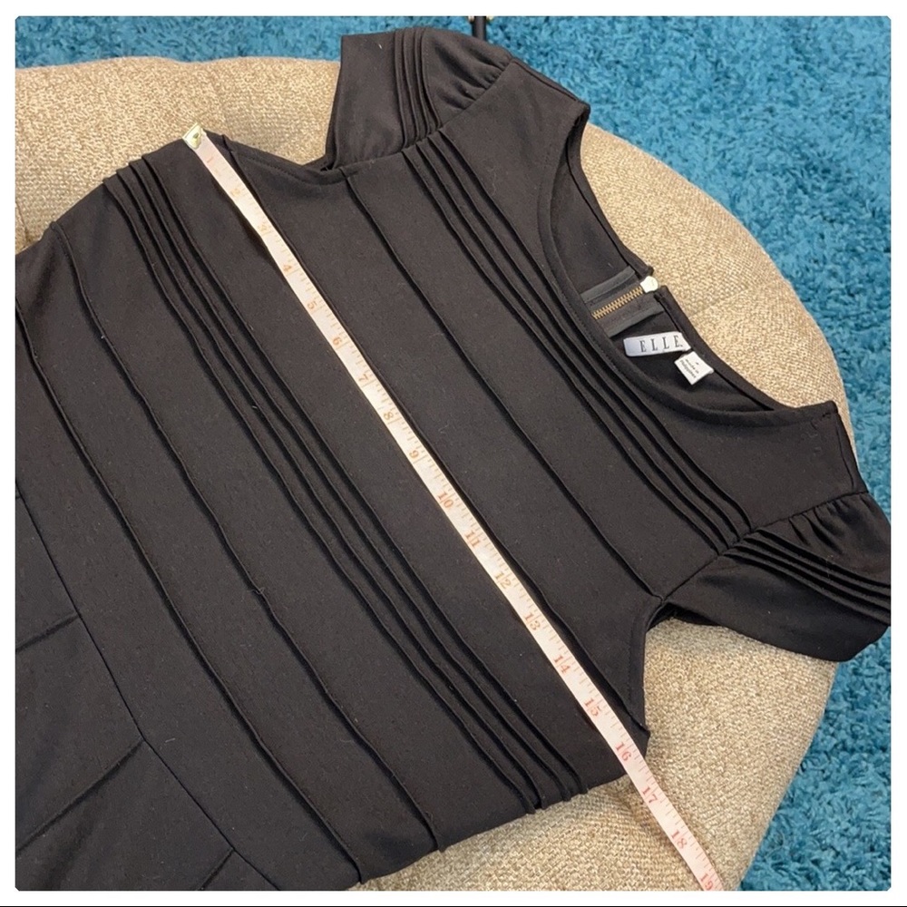 💕Beautiful Black Elle Dress cap sleeves💕 - Picture 10 of 12